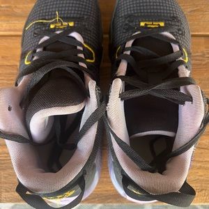 Nike Lebron Witness 7 basketball shoes